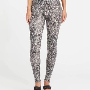 Spanx Faux Leather Snake Shine Leggings Women's Sz Large Trendy Shaping Festival